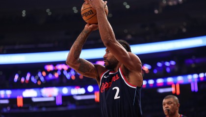 kaiyun-火力全开！伦纳德19中11&amp;5记三分轰35分5板3助 第三节19分