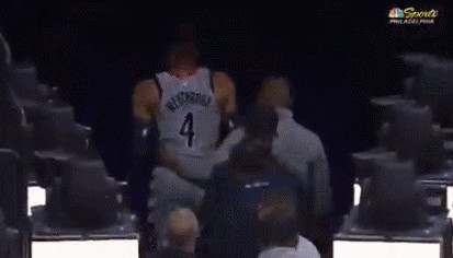 kaiyun-球迷越界行为层出不穷 NBA发动球星呼吁文明观赛