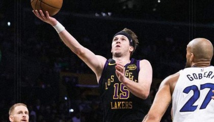 大胜！东契奇31+11，里夫斯31+7，湖人重返第四，老詹结局也注定